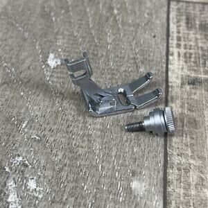 VINTAGE Singer Model 6267 Sewing Machine Replacement Presser Foot